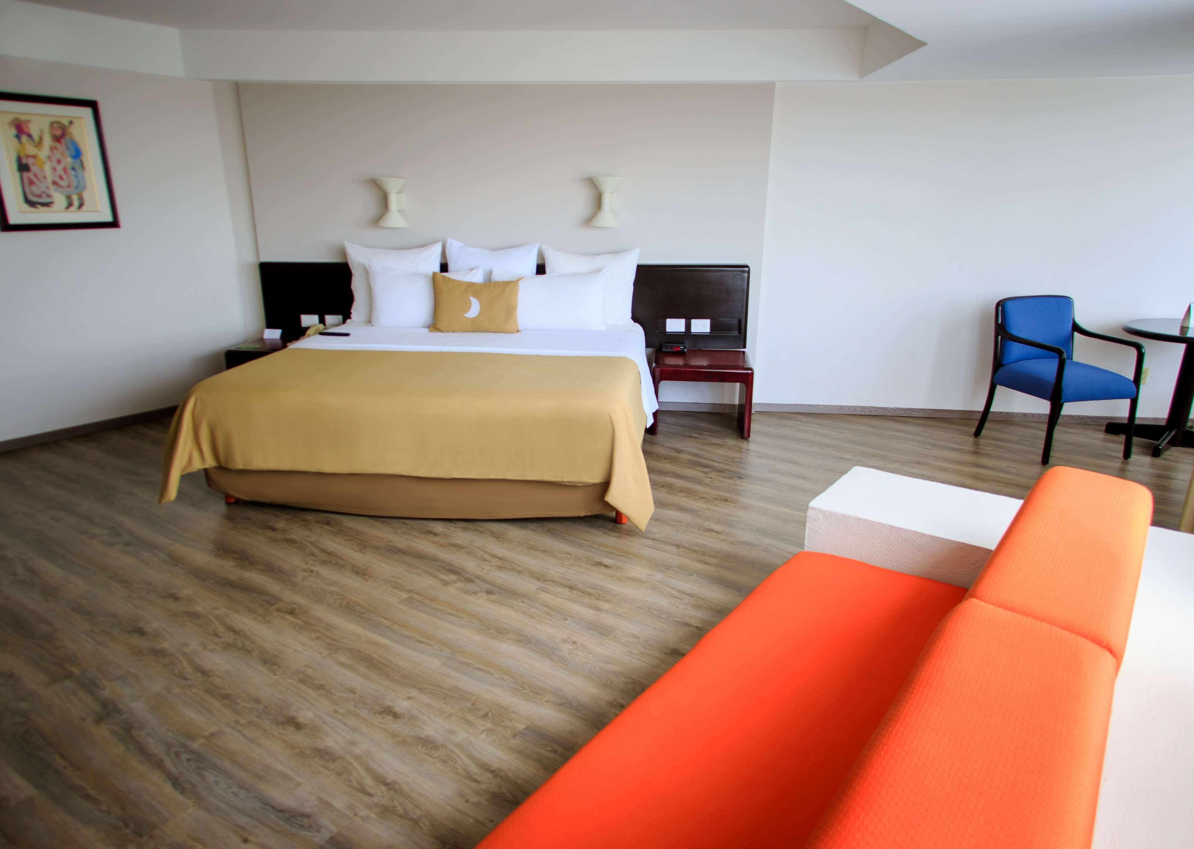 莫雷利亚格兰贝斯特韦斯特plus酒店 外观 照片 A room at the hotel