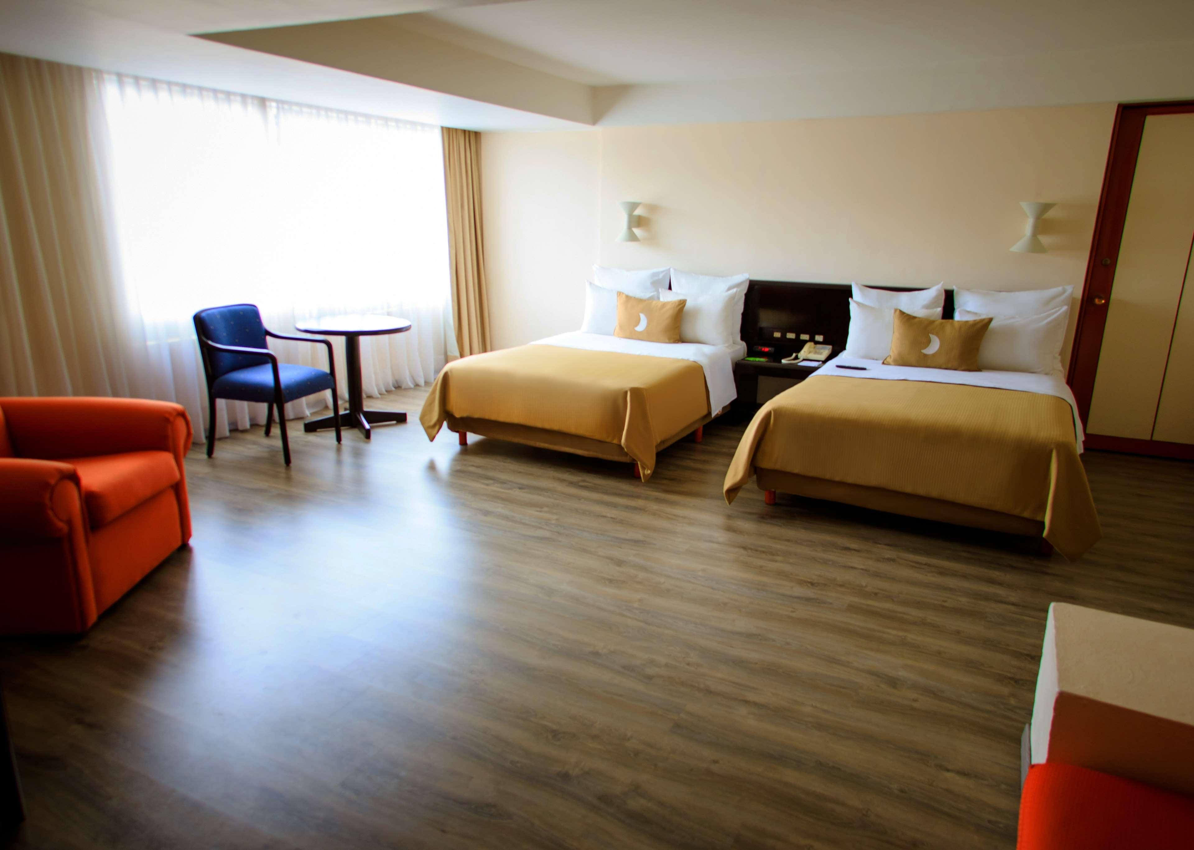 莫雷利亚格兰贝斯特韦斯特plus酒店 外观 照片 A room at the hotel