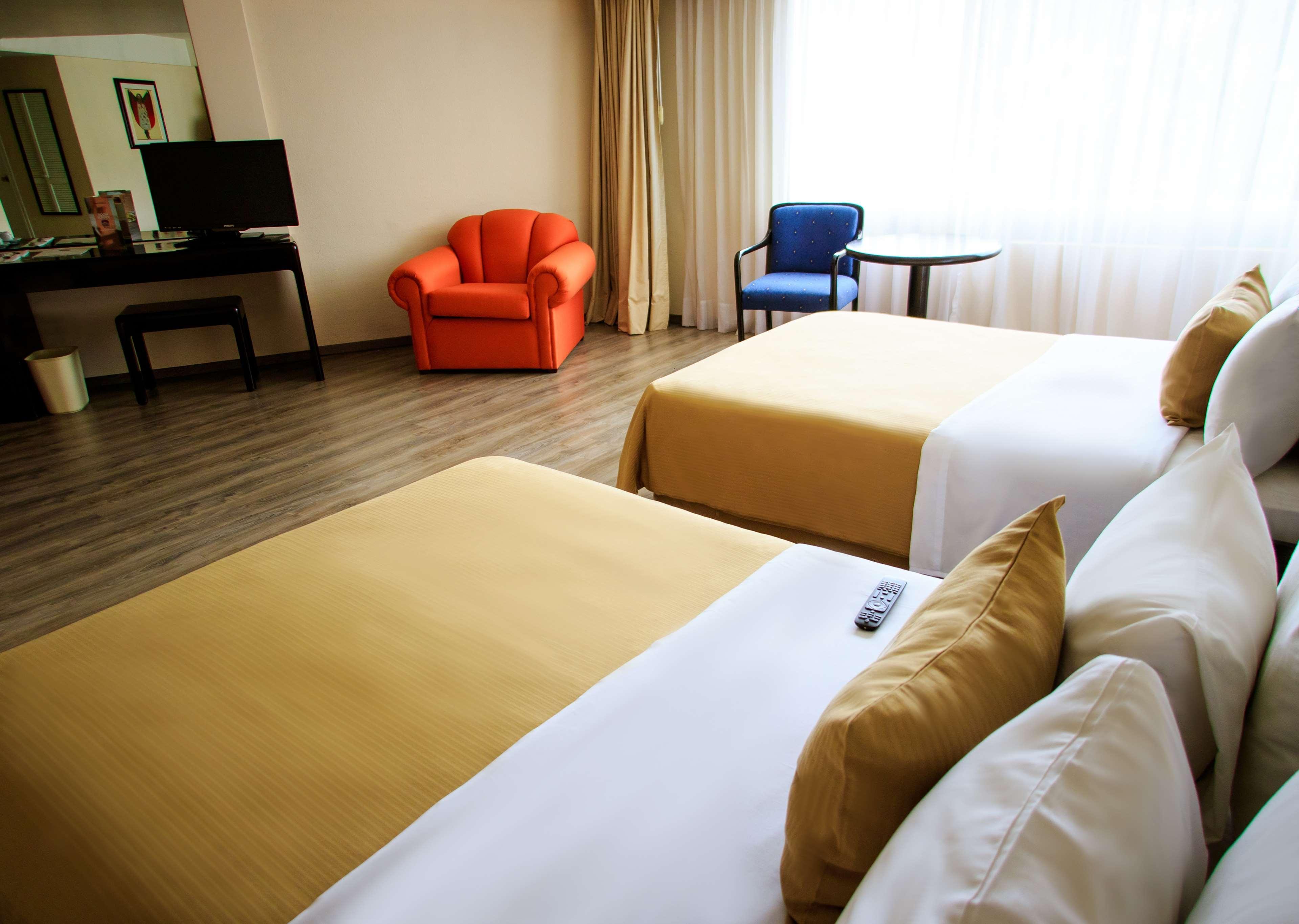 莫雷利亚格兰贝斯特韦斯特plus酒店 外观 照片 A room at the hotel
