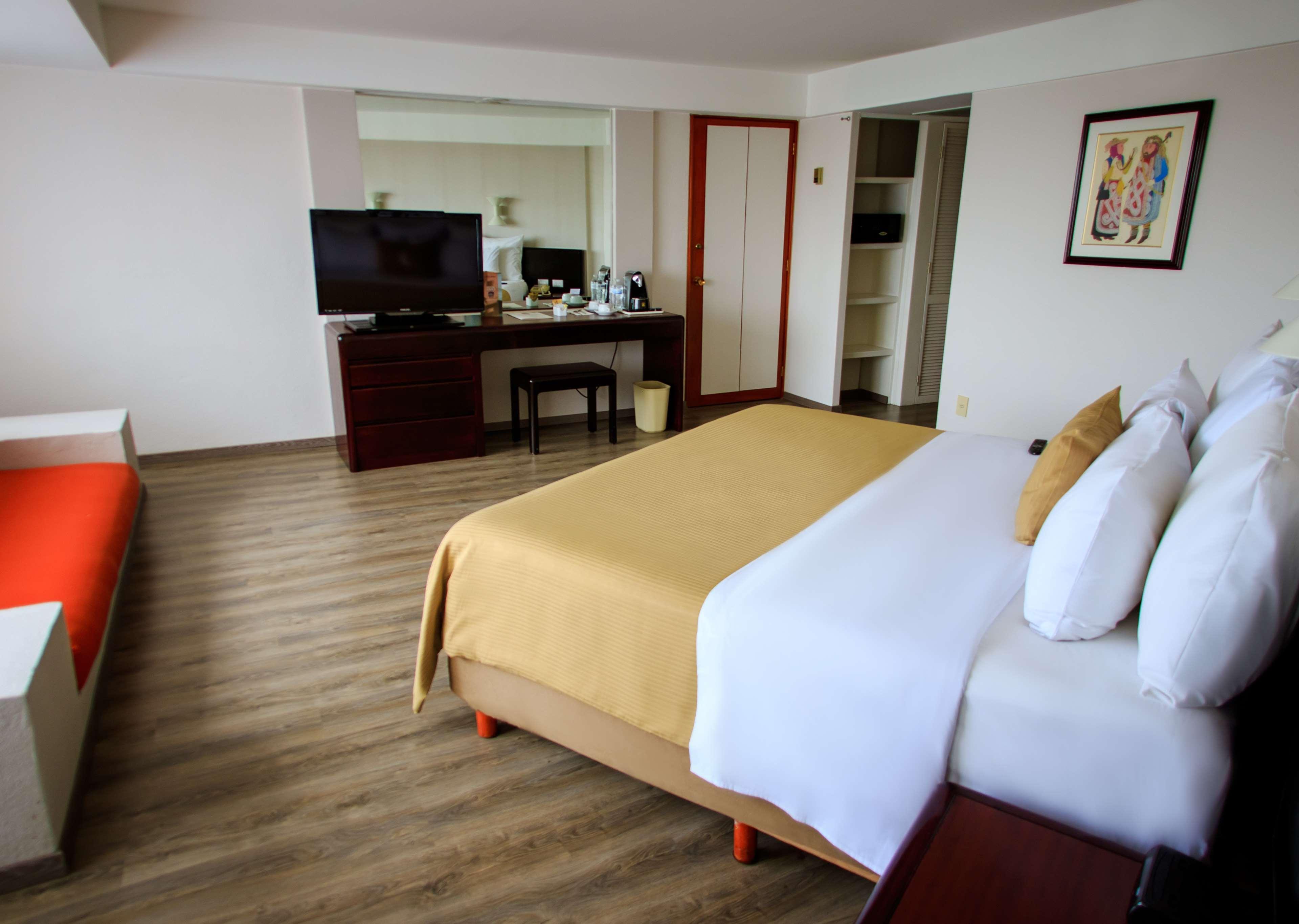 莫雷利亚格兰贝斯特韦斯特plus酒店 外观 照片 A room at the hotel
