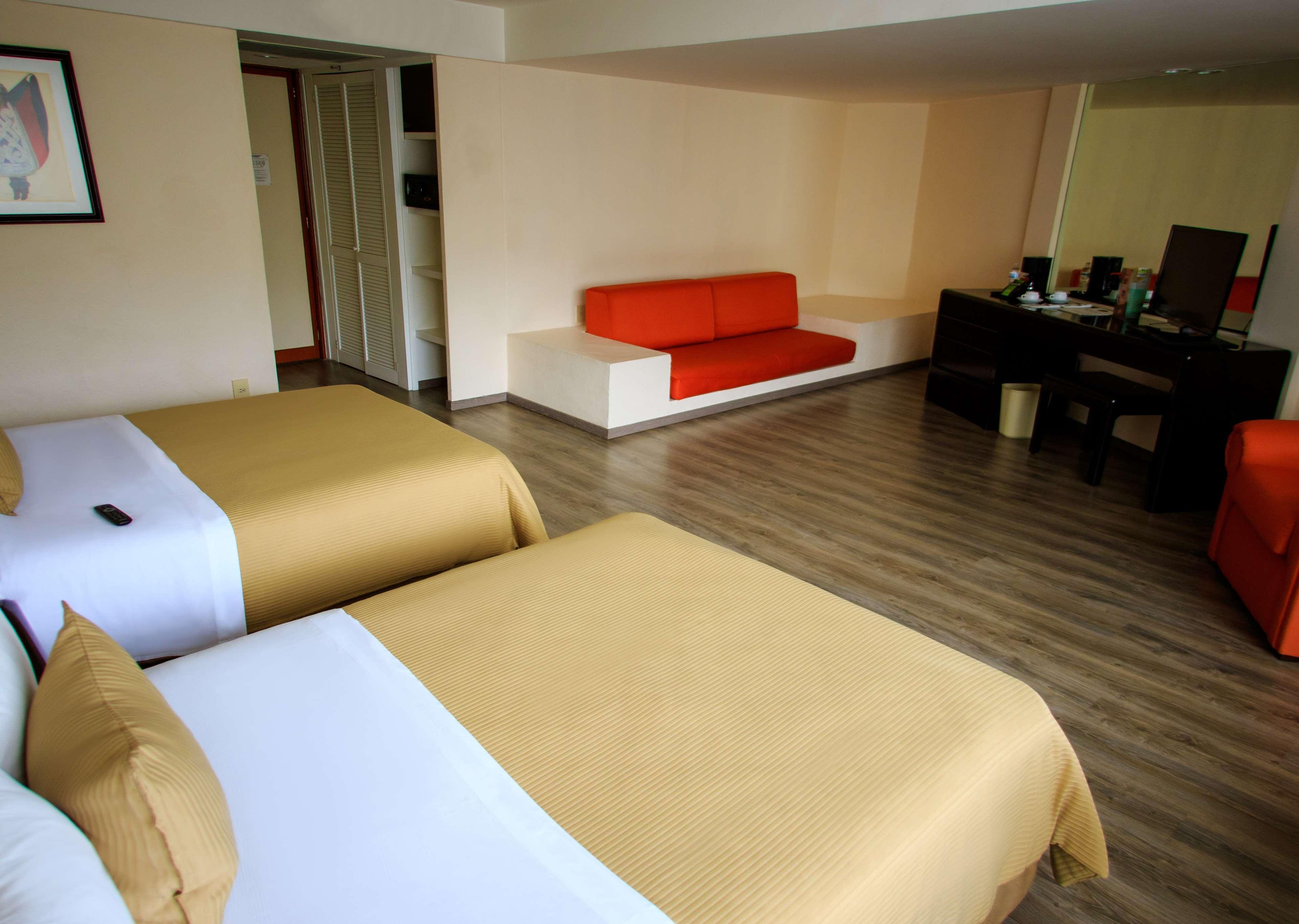 莫雷利亚格兰贝斯特韦斯特plus酒店 外观 照片 A room at the hotel