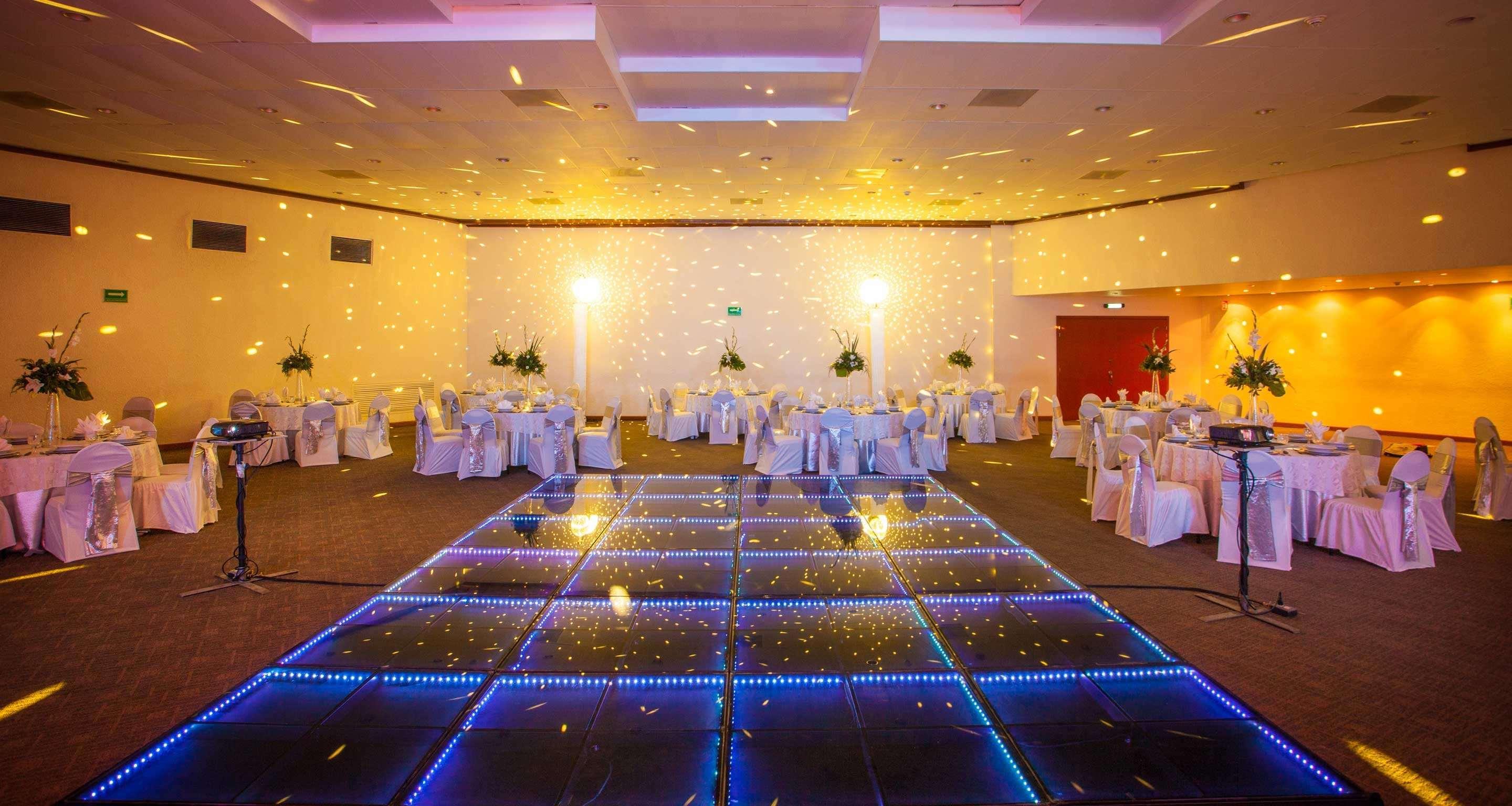 莫雷利亚格兰贝斯特韦斯特plus酒店 外观 照片 The ballroom at the Crowne Plaza Hotel, Dublin Airport