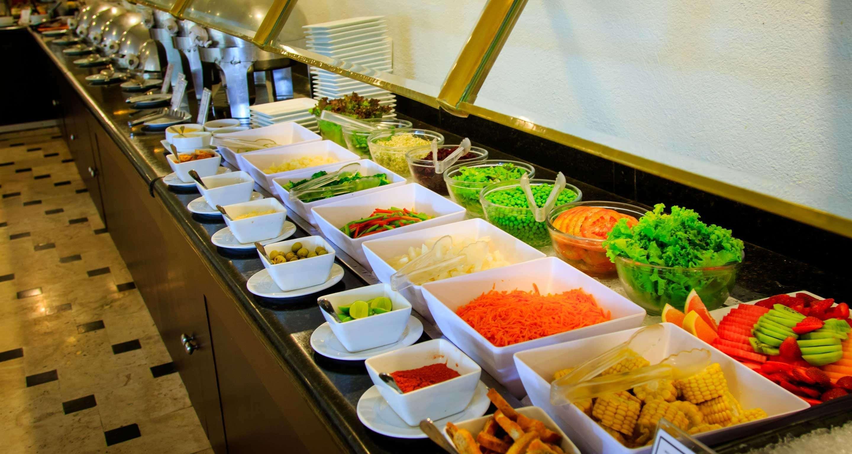 莫雷利亚格兰贝斯特韦斯特plus酒店 外观 照片 A salad bar