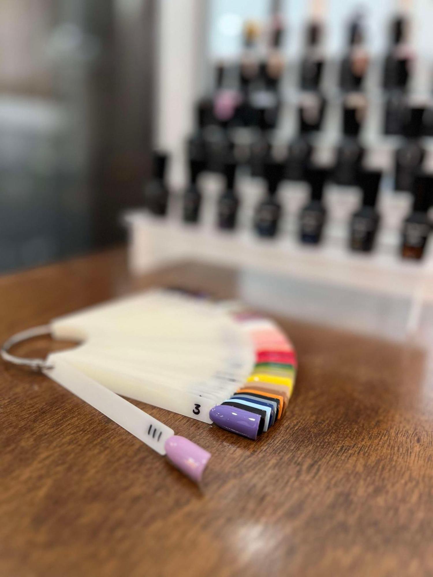 莫雷利亚格兰贝斯特韦斯特plus酒店 外观 照片 A nail polish color chart