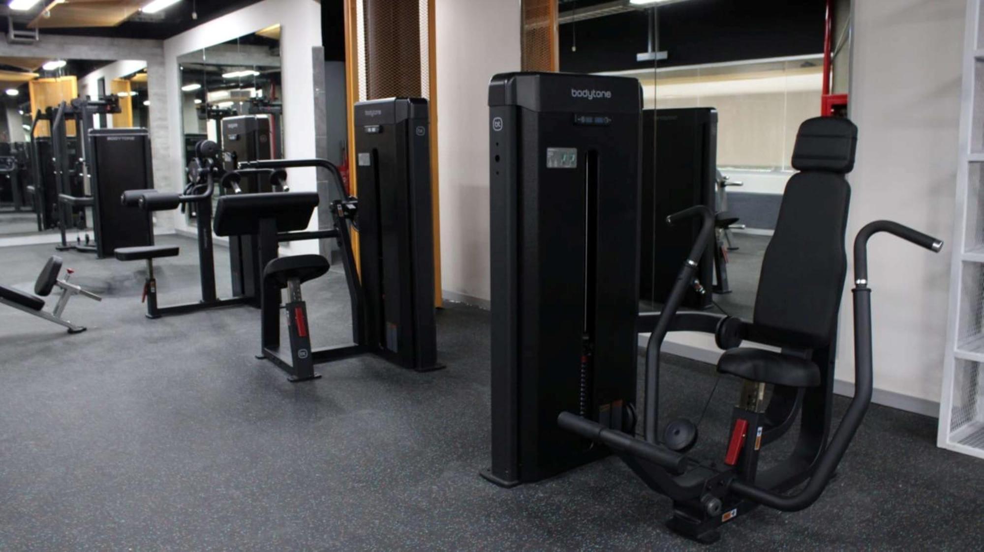 莫雷利亚格兰贝斯特韦斯特plus酒店 外观 照片 A leg press machine