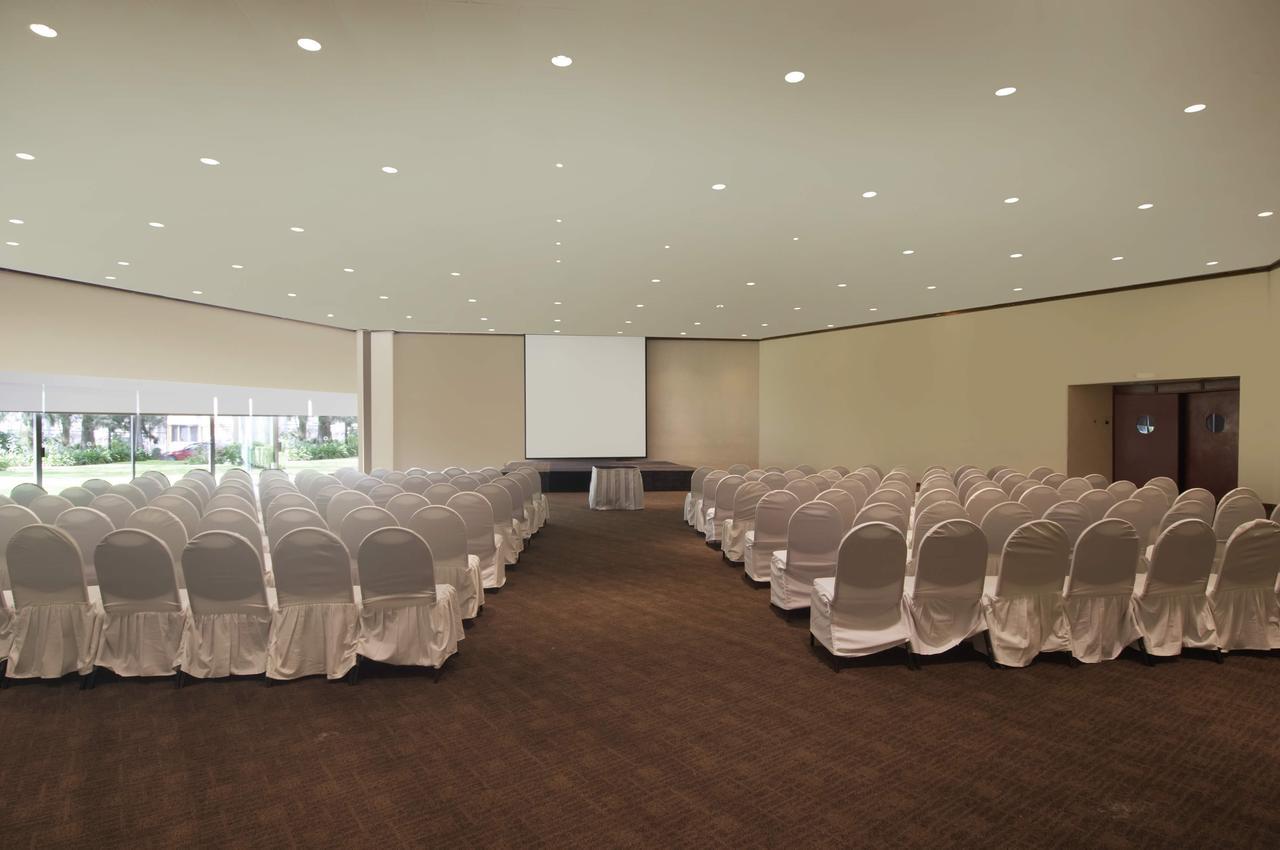 莫雷利亚格兰贝斯特韦斯特plus酒店 外观 照片 A meeting room at the hotel