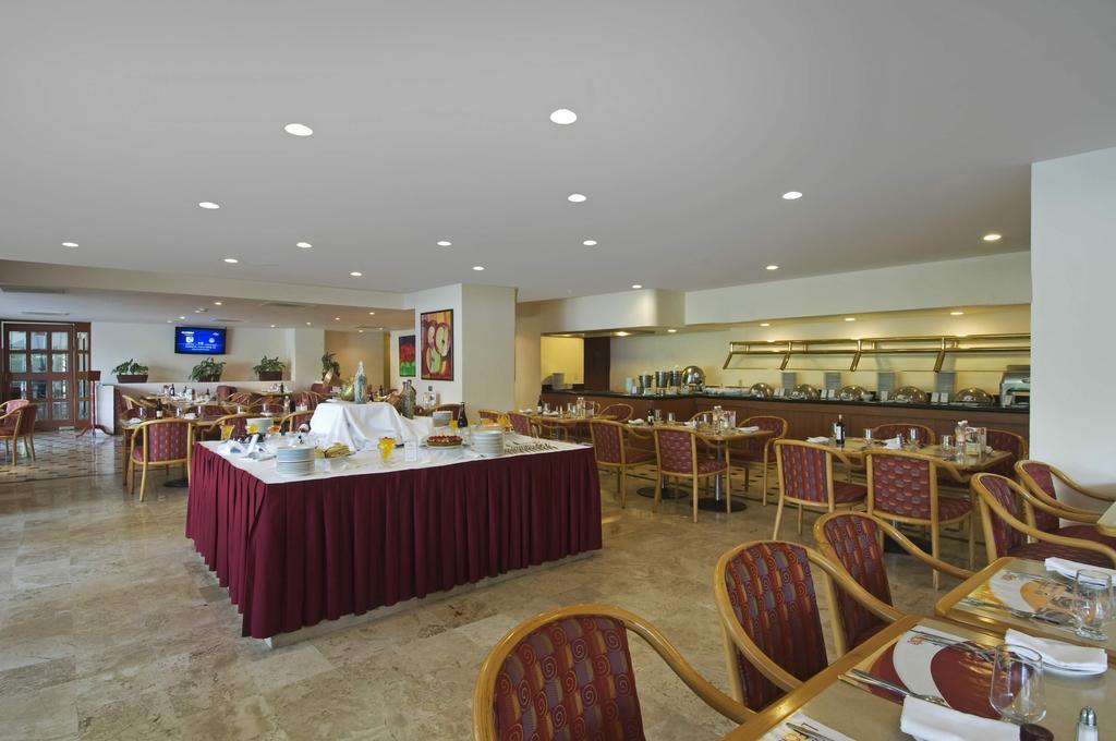 莫雷利亚格兰贝斯特韦斯特plus酒店 餐厅 照片 The restaurant